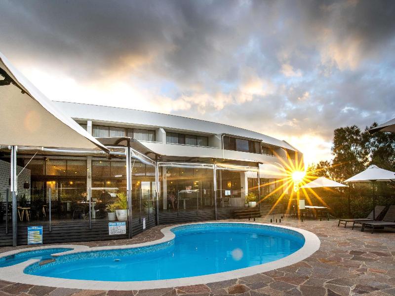 Mercure Charlestown image