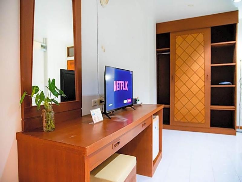 Diamond Place Hotel image