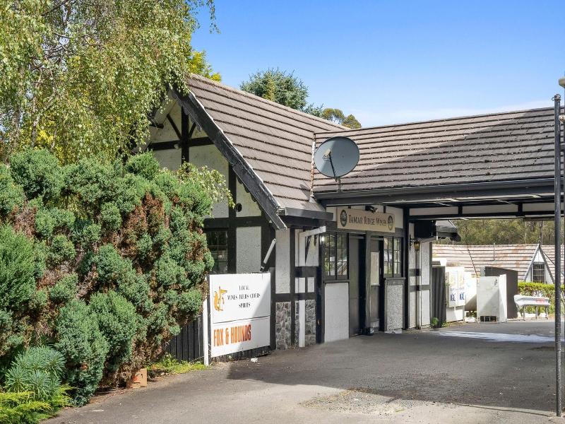 Fox and Hounds Inn image