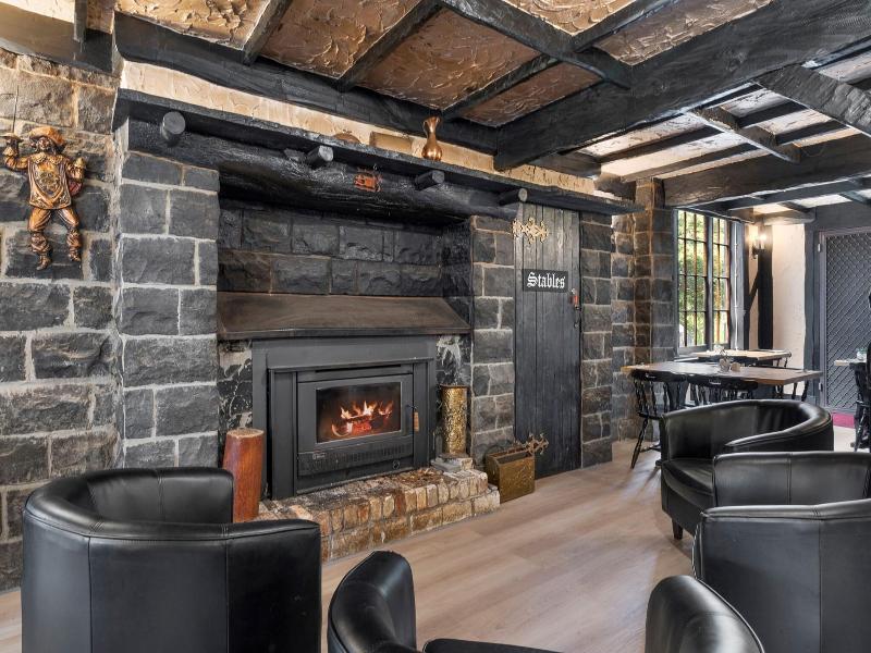 Fox and Hounds Inn image