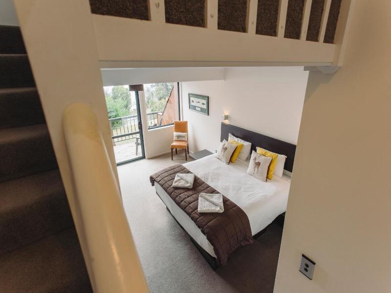 Lake Hawea Hotel image