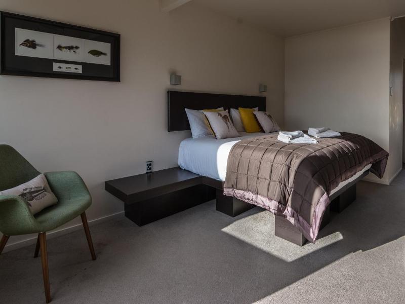 Lake Hawea Hotel image