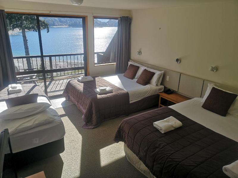 Lake Hawea Hotel image