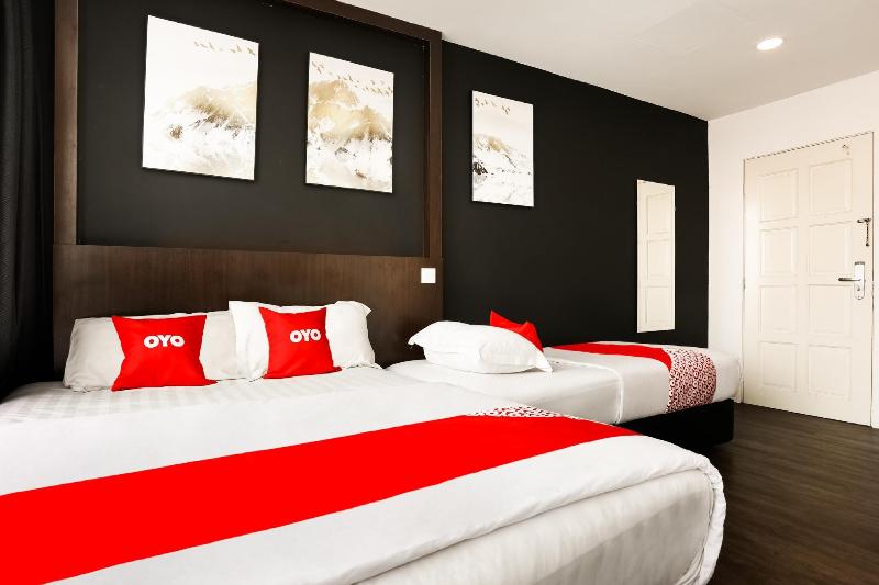 Ev World Hotel Shah Alam 1 image