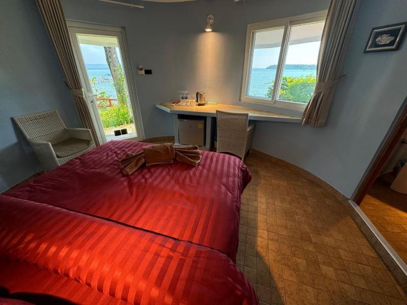 Koh Mak Buri Hut Natural Resort image