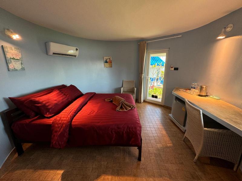 Koh Mak Buri Hut Natural Resort image