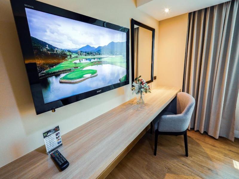 Alpine Golf Resort image