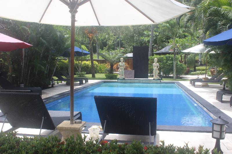 Dream Estate gallery photo 29