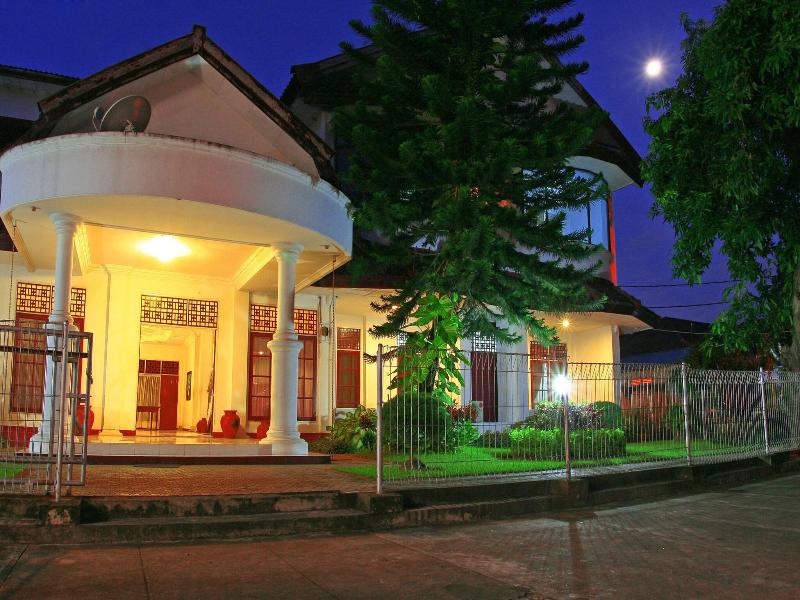 Griya Asri Hotel Mataram image