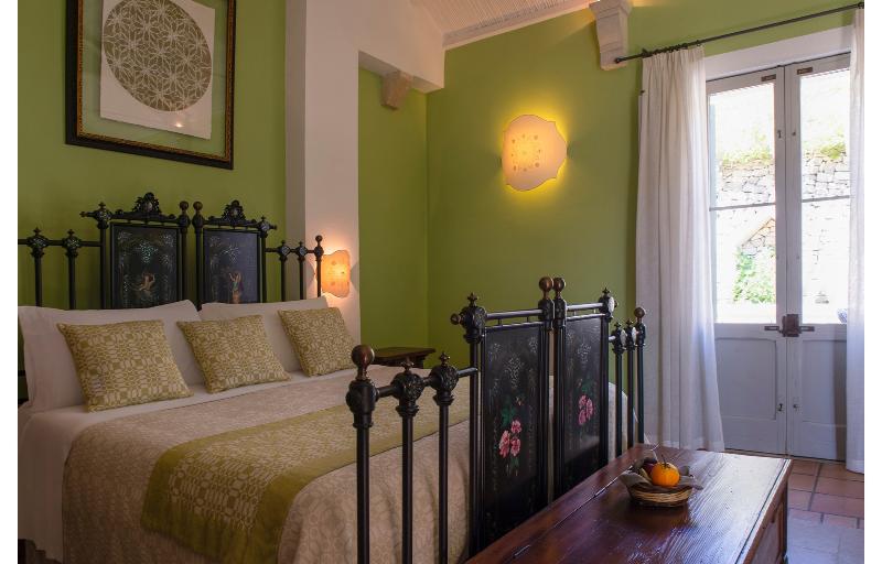 Bed room