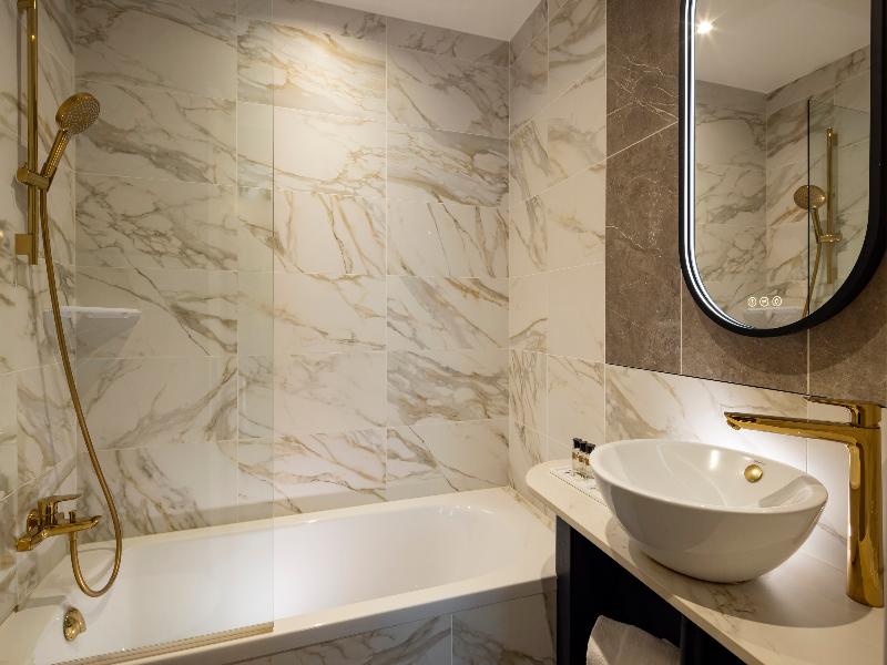 Mondial Hotel image