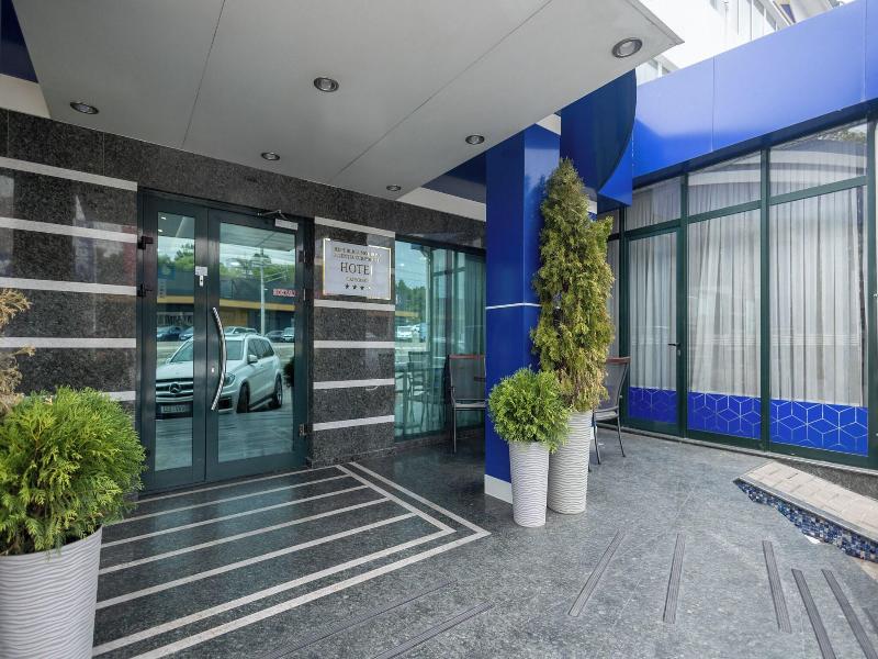 Iris Hotel image