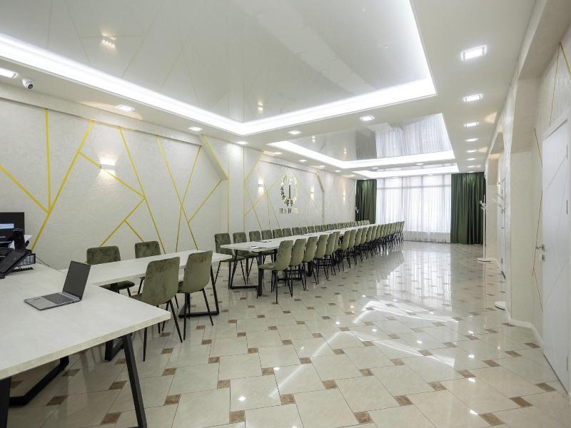 Iris Hotel image