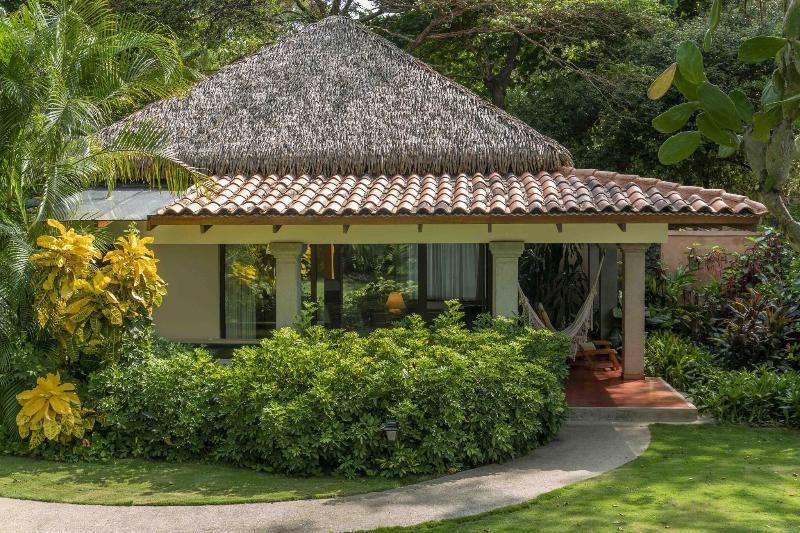 BUNGALOW BEACH FRONT