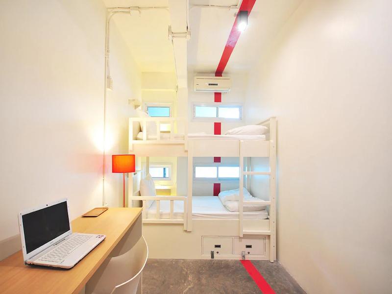 room detail thumbnail 2