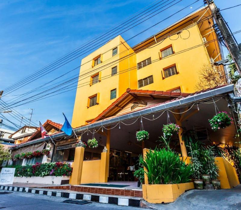 Rux-Thai Hotel & Guest House