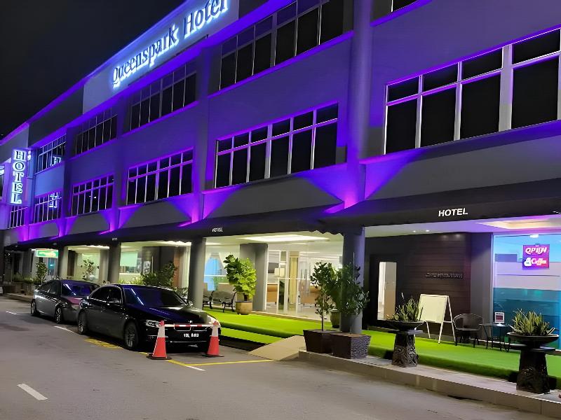 Royal Queenspark Hotel image