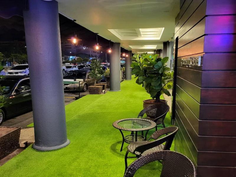Royal Queenspark Hotel image