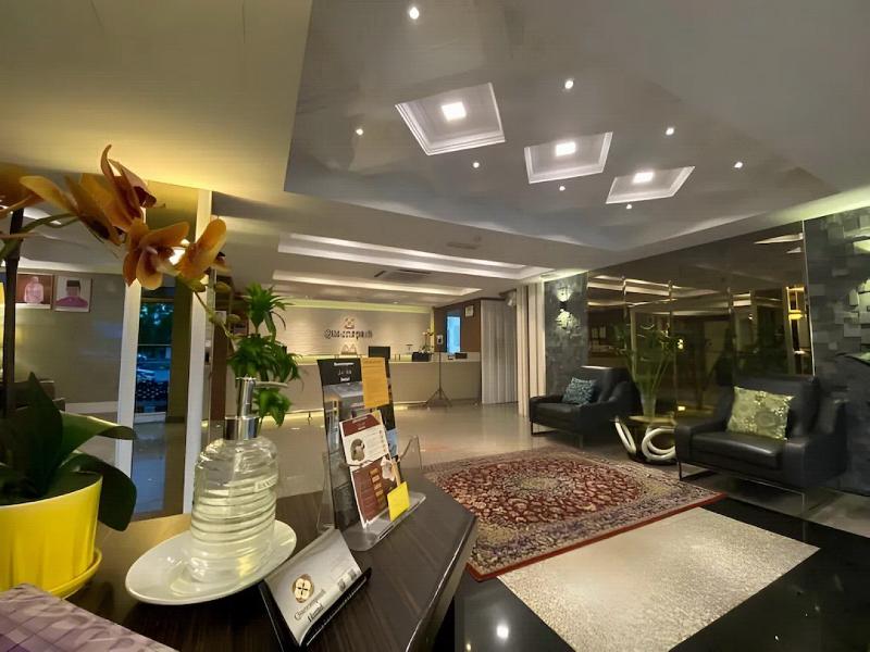 Royal Queenspark Hotel image