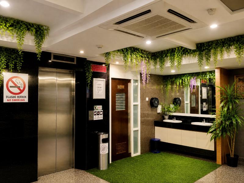 Royal Queenspark Hotel image