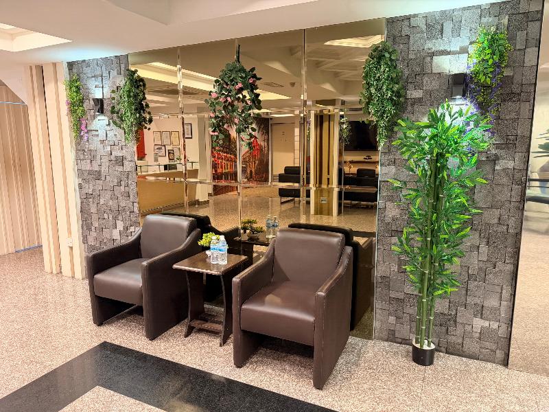 Royal Queenspark Hotel image