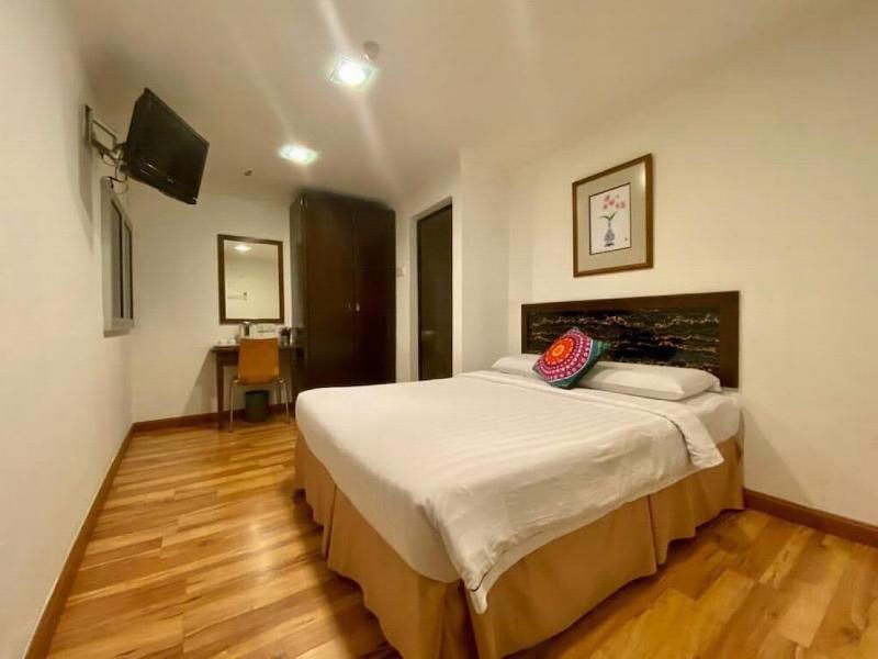 Royal Queenspark Hotel image