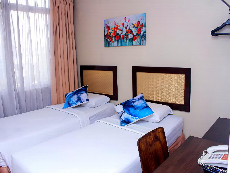 Royal Queenspark Hotel image