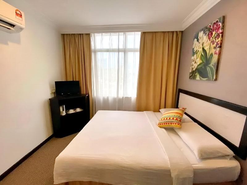 Royal Queenspark Hotel image