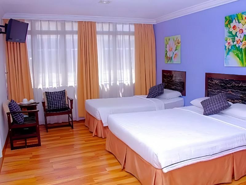 Royal Queenspark Hotel image