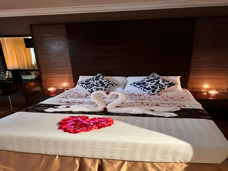 Royal Queenspark Hotel image