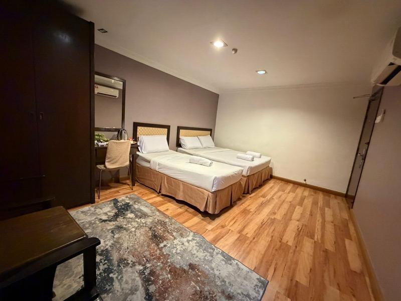 Royal Queenspark Hotel image