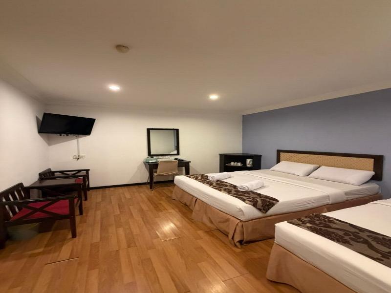 Royal Queenspark Hotel image