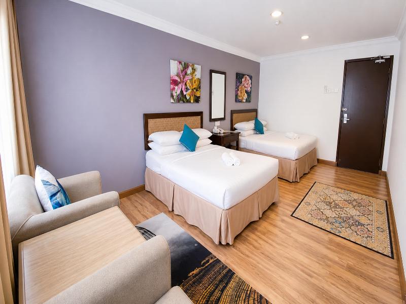 Royal Queenspark Hotel image