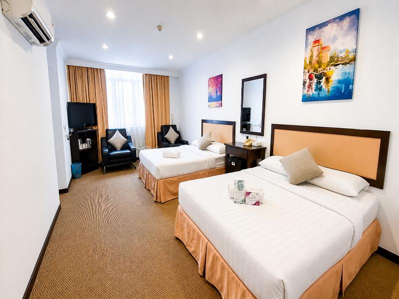 Royal Queenspark Hotel image