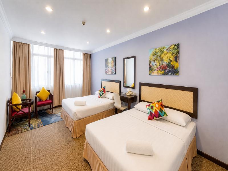 Royal Queenspark Hotel image