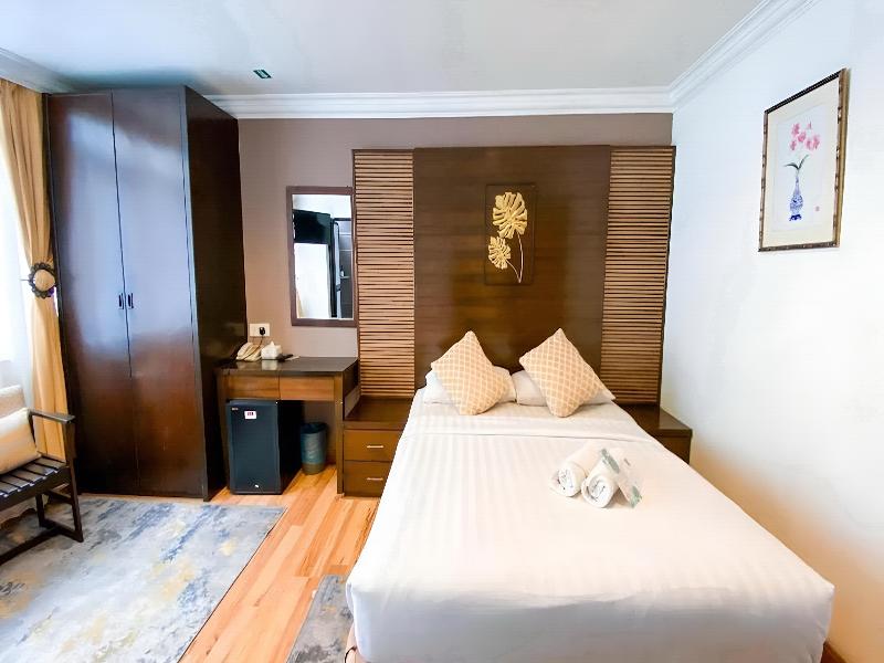 Royal Queenspark Hotel image