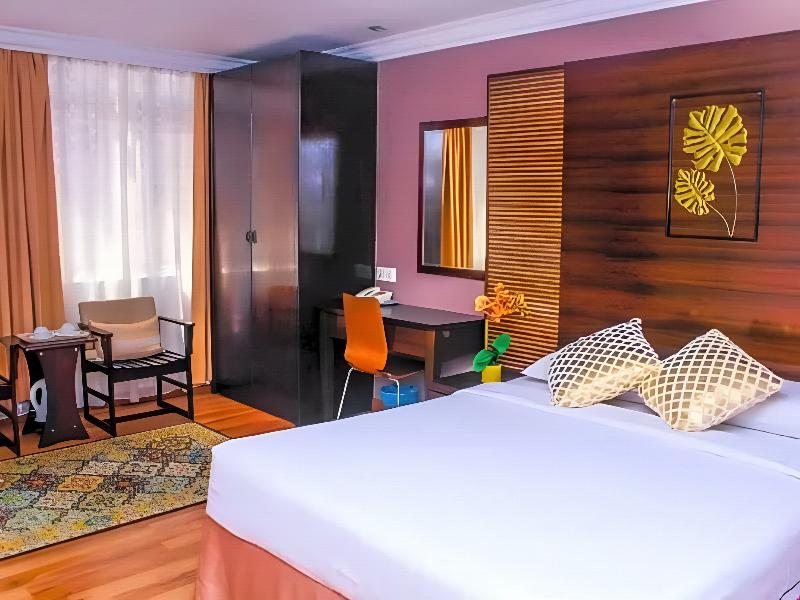 Royal Queenspark Hotel image