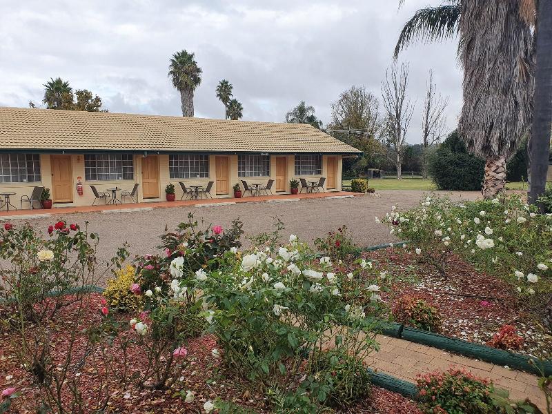 Mcnevins Tamworth Motel image