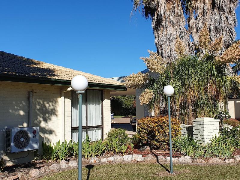 Mcnevins Tamworth Motel image