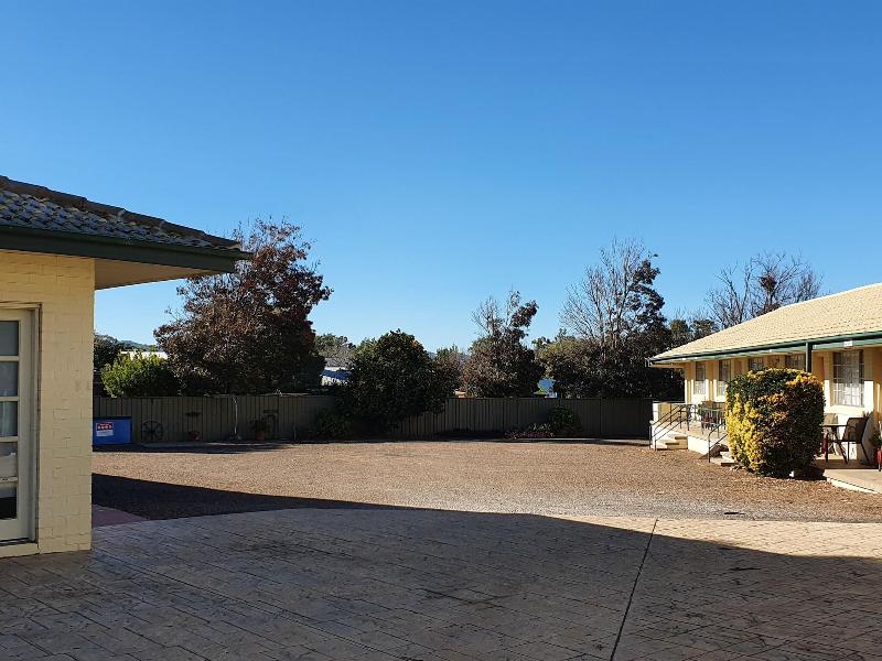Mcnevins Tamworth Motel image