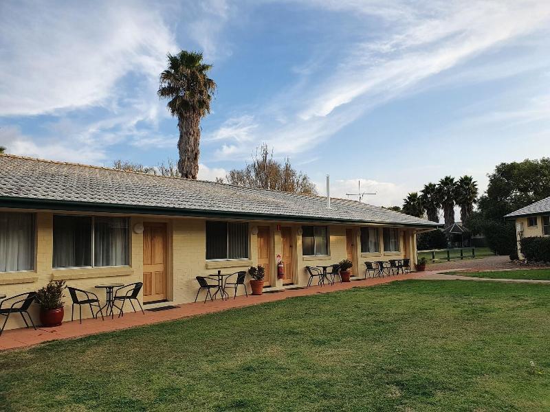 Mcnevins Tamworth Motel image