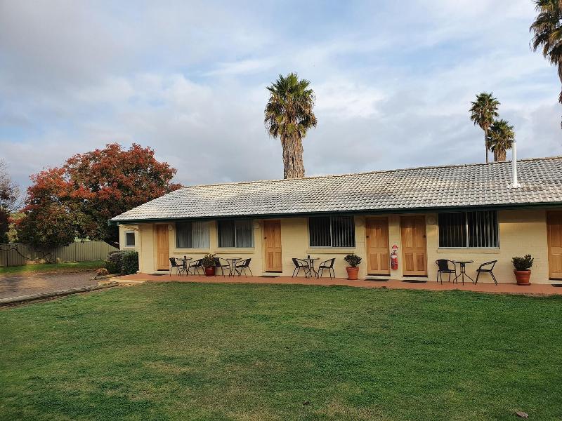 Mcnevins Tamworth Motel image