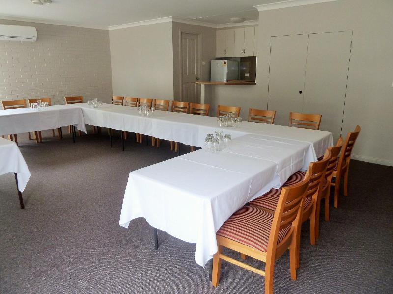 Mcnevins Tamworth Motel image
