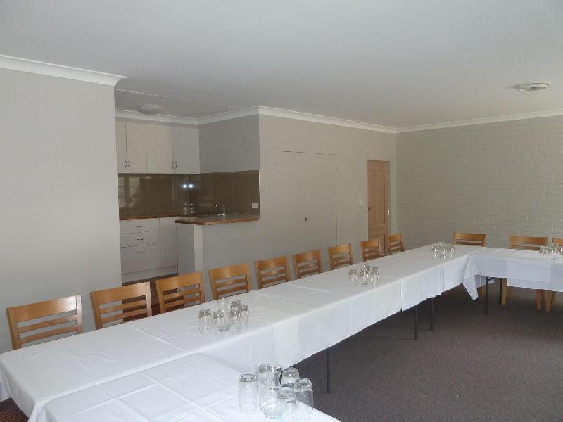 Mcnevins Tamworth Motel image