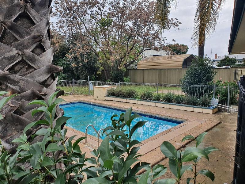 Mcnevins Tamworth Motel image