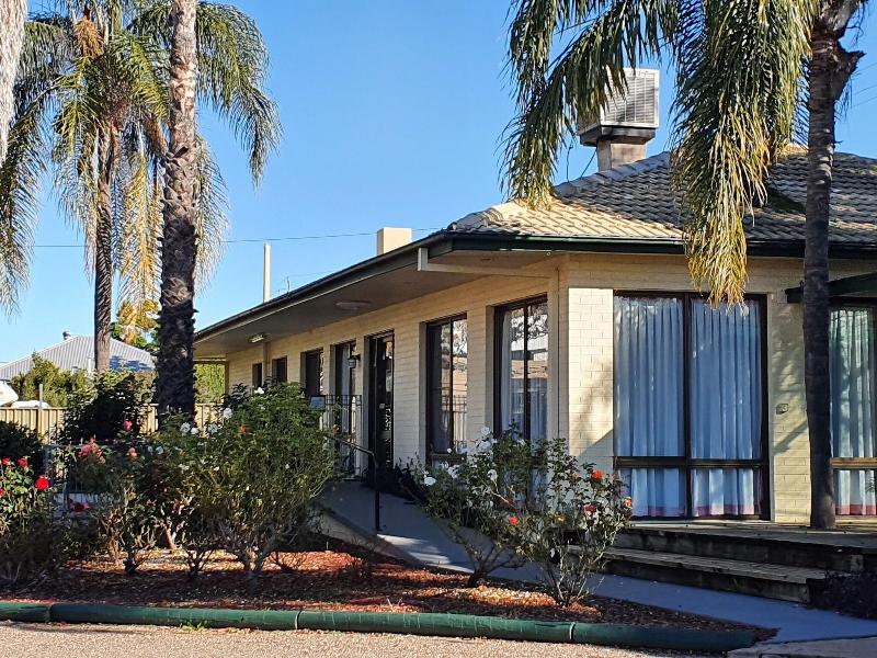 Mcnevins Tamworth Motel image