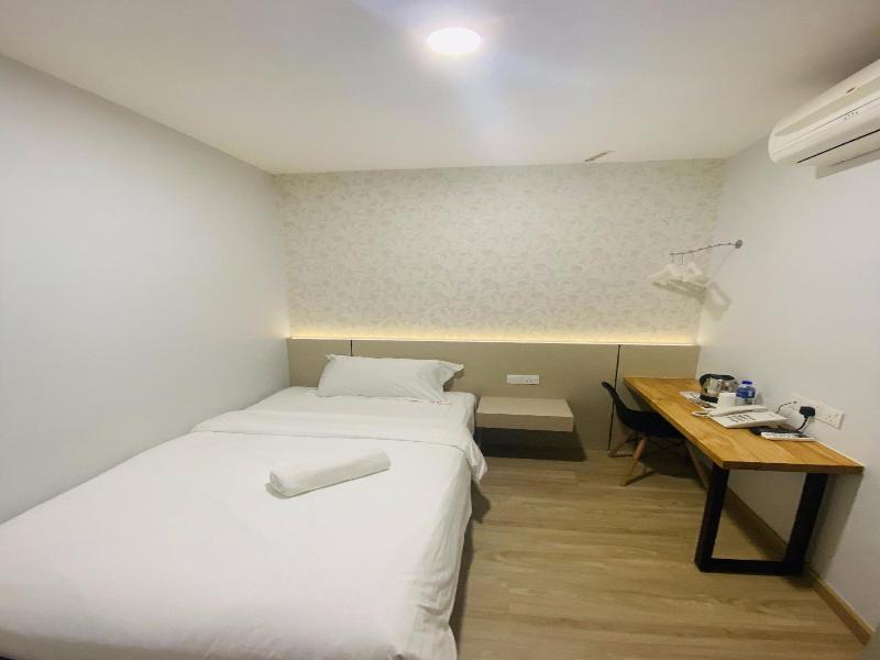 U & Me Hotel image