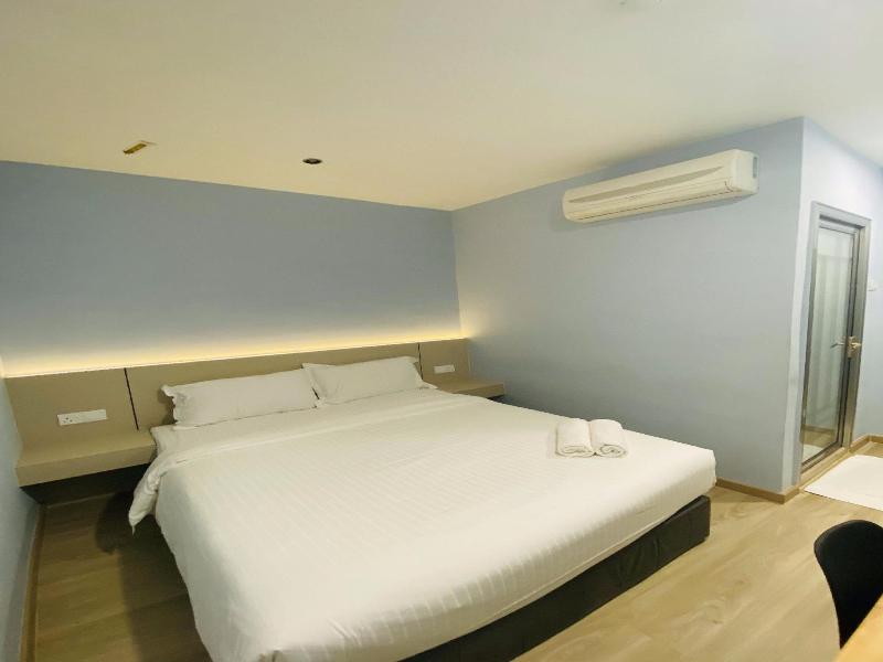 U & Me Hotel image