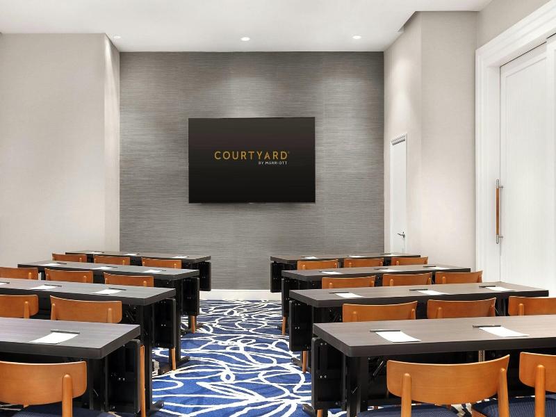 Courtyard New York Manhattan/Chelsea image