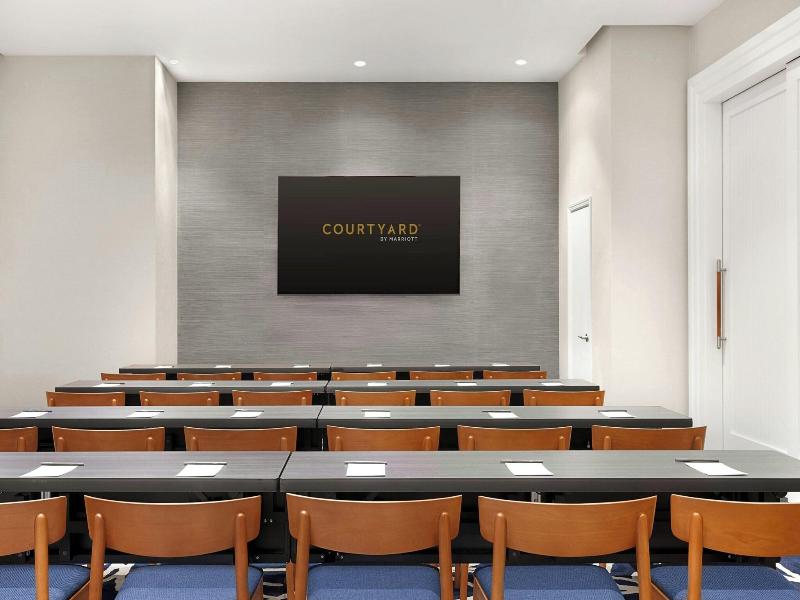 Courtyard New York Manhattan/Chelsea image